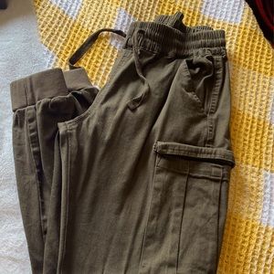 Green cargo pants.Women’s M.New.Never worn.